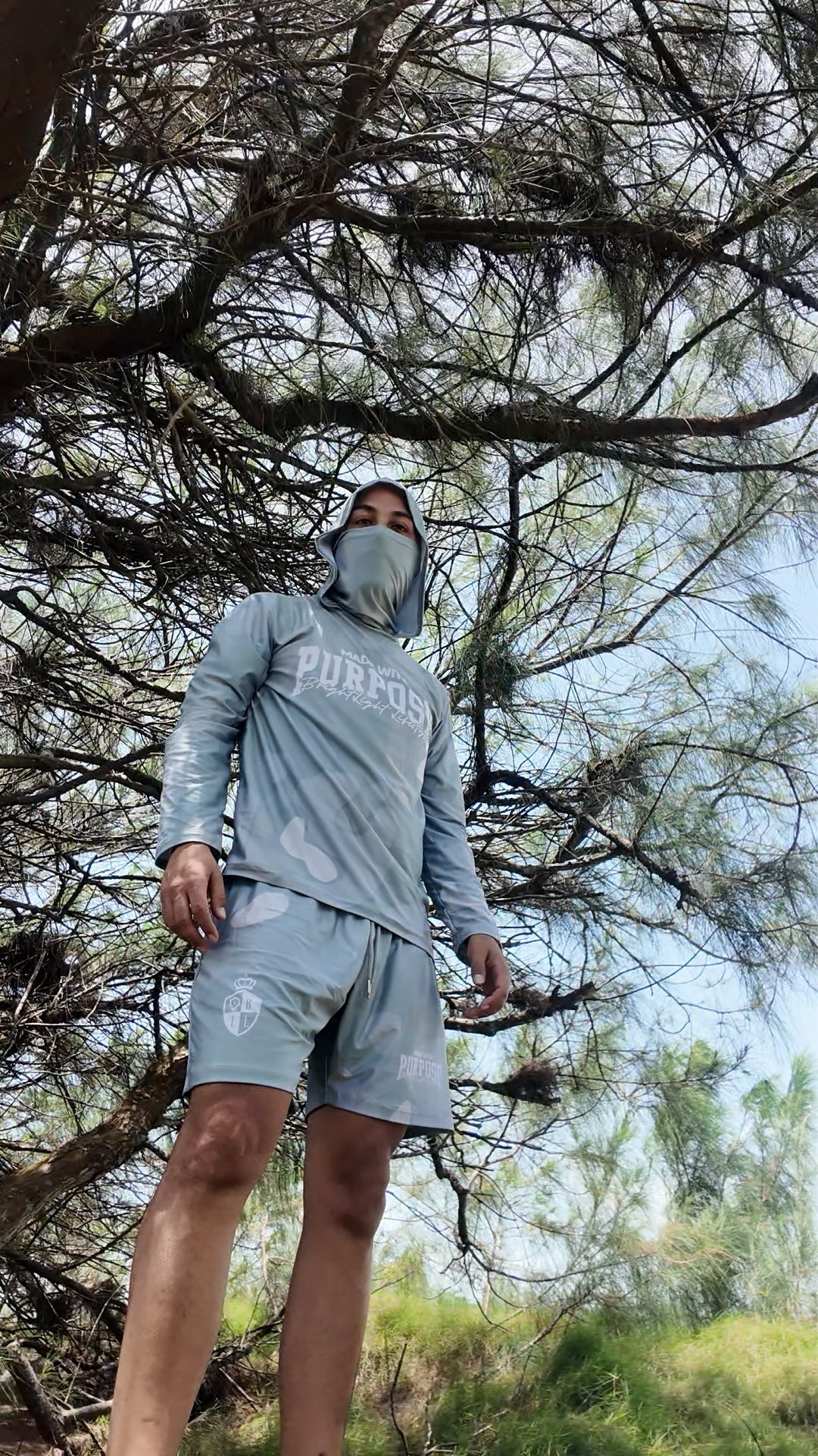 “Made with Purpose” – Manga larga con hoodie y mascara
