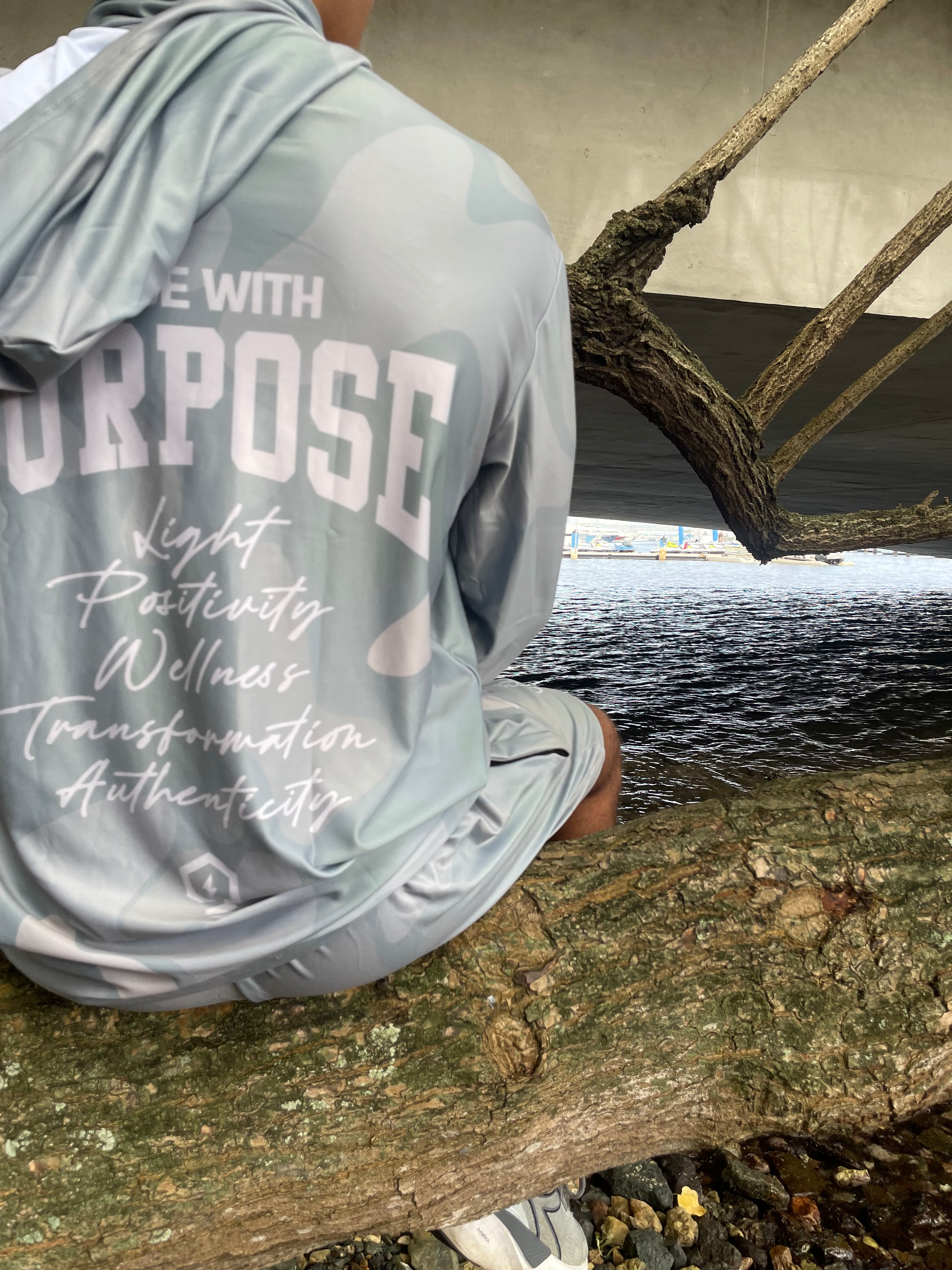 “Made with Purpose” – Manga larga con hoodie y mascara